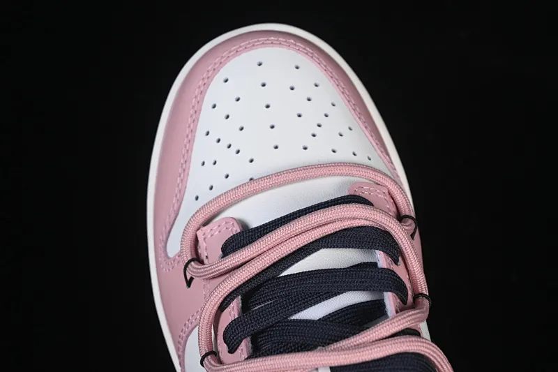 All categories Nk SB Dunk Series Nk SB Dunk Low High-end customized low-top sneakers Nike SB Dunk Low Valentine's Day strap Anniversary high-end customized low-top casual sneakers PB0510-055